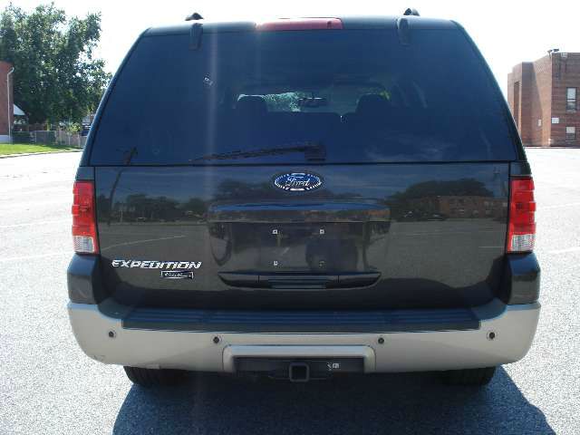 Ford Expedition 2005 photo 2