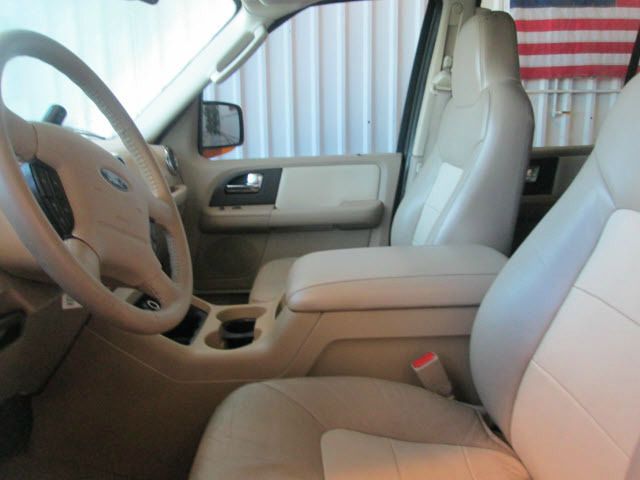 Ford Expedition 2005 photo 2