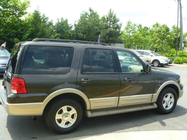 Ford Expedition E320 - Extra Sharp SUV