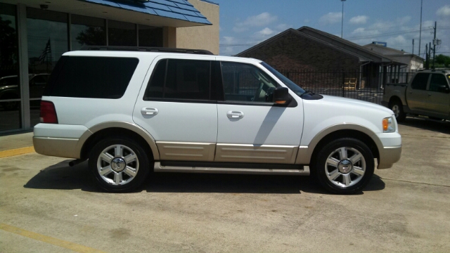 Ford Expedition E320 - Extra Sharp SUV