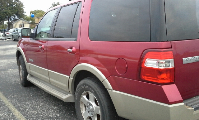 Ford Expedition E320 - Extra Sharp SUV