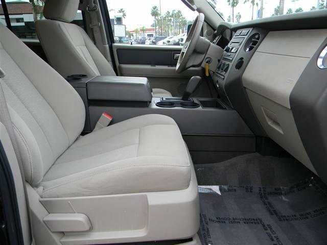 Ford Expedition 2010 photo 4