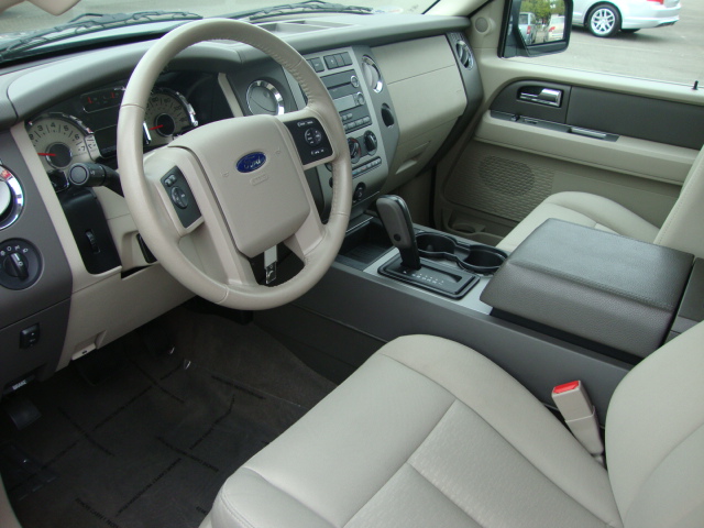 Ford Expedition 2011 photo 4