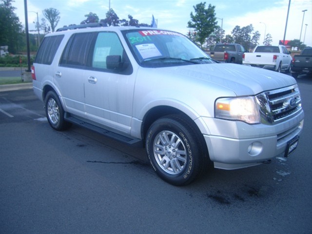 Ford Expedition 2011 photo 2