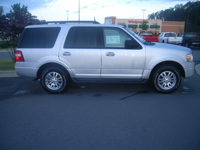 Ford Expedition 2011 photo 3