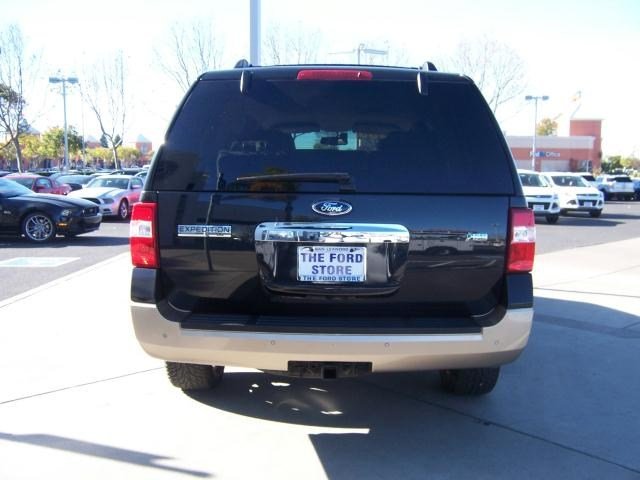 Ford Expedition 2011 photo 2