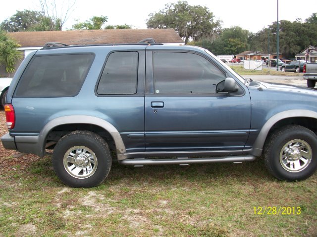 Ford Explorer SLT 15 SUV