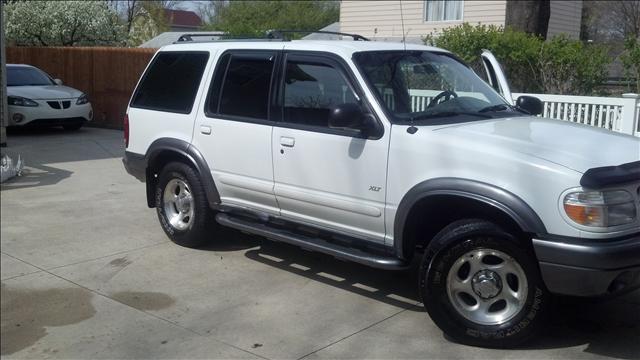 Ford Explorer ESi Sport Utility