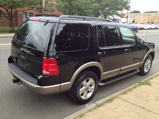 Ford Explorer Custom Deluxe SUV