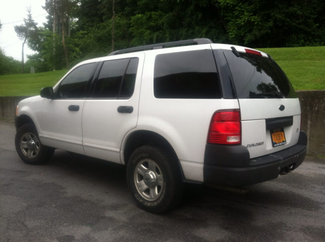 Ford Explorer 2500 4WD SUV