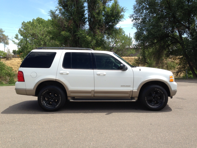 Ford Explorer Custom Deluxe SUV