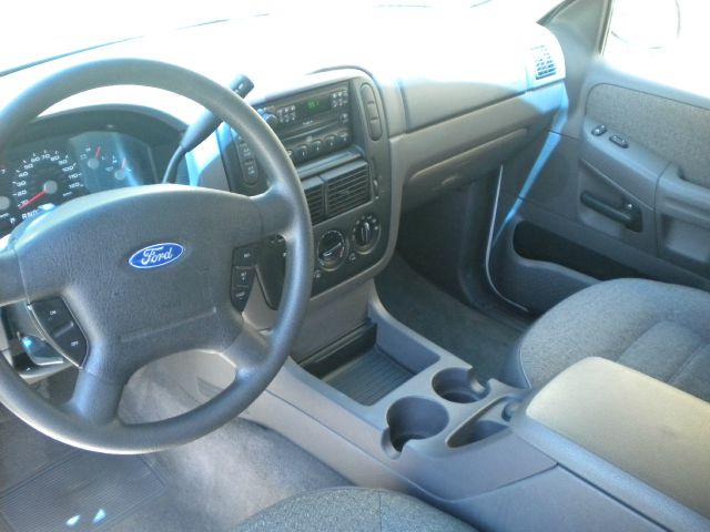 Ford Explorer 2004 photo 3