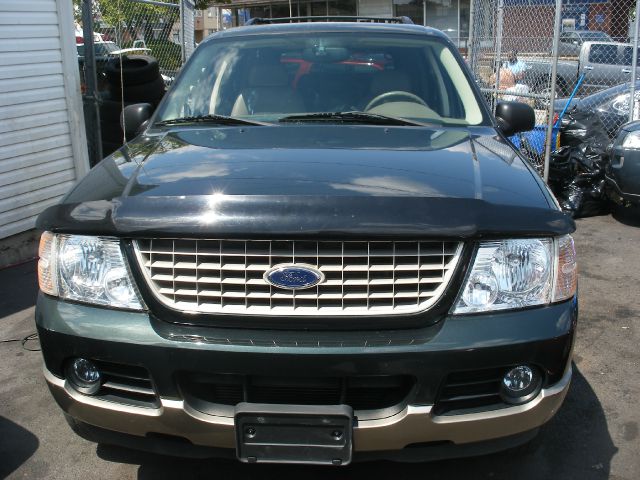 Ford Explorer Custom Deluxe SUV