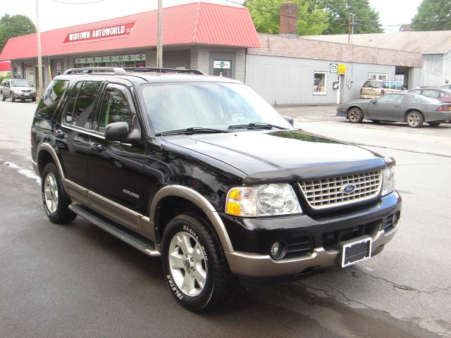 Ford Explorer Custom Deluxe SUV