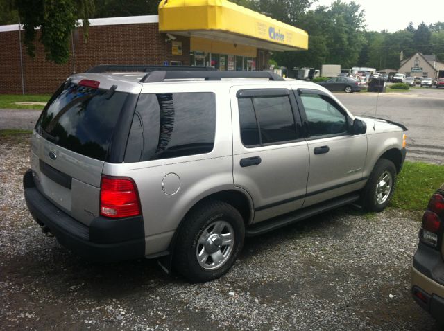 Ford Explorer 2500 4WD SUV