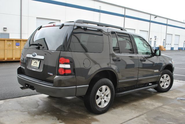 Ford Explorer 2500 4WD SUV