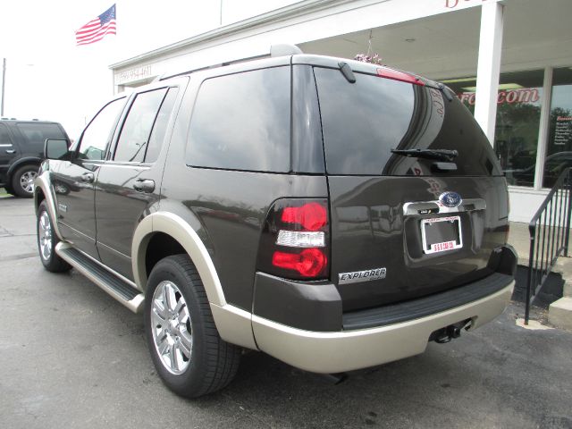 Ford Explorer 2500 4WD SUV