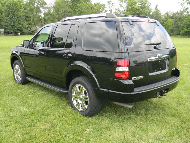 Ford Explorer SLS Base SUV