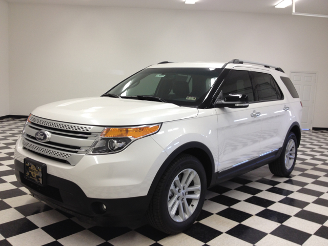 Ford Explorer 31 FOOT SUV