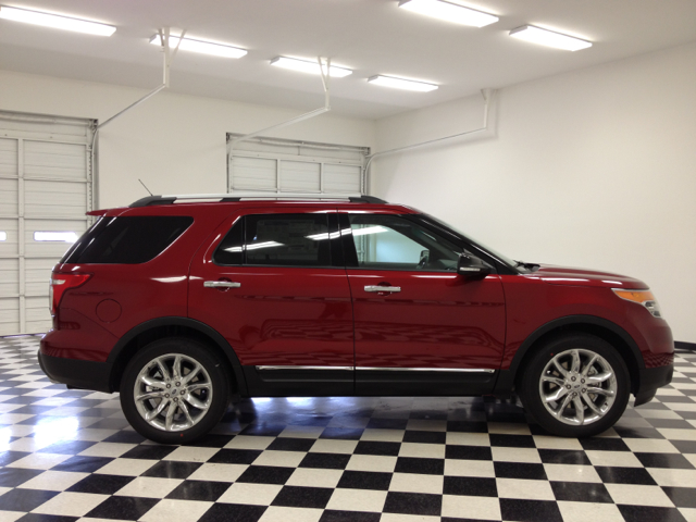 Ford Explorer 31 FOOT SUV