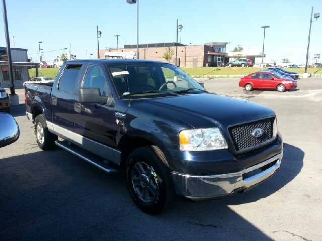 Ford F-150 SL Short Bed 2WD Pickup Truck