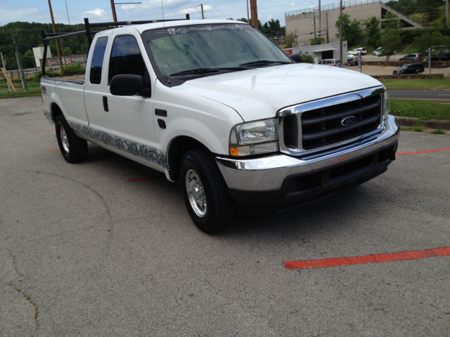 Ford F-250 SD XLT Supercrew Short Bed 2WD Pickup Truck