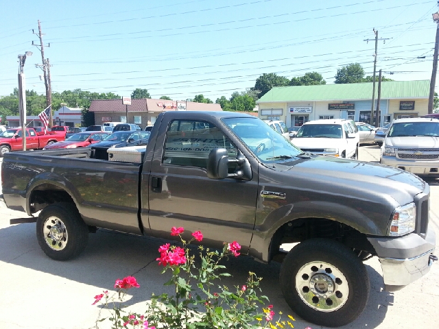 Ford F-250 SD Crew Cab Short Box 2-wheel Drive SLE Pickup Truck