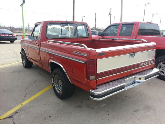 Ford F150 1985 photo 2