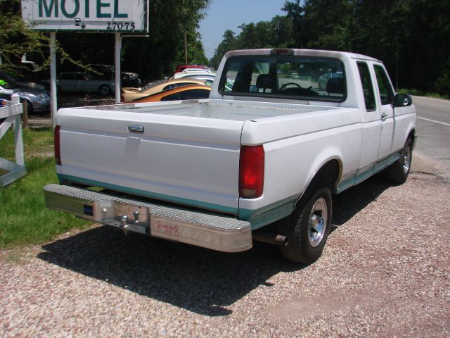 Ford F150 SLE- 4X4 Pickup Truck