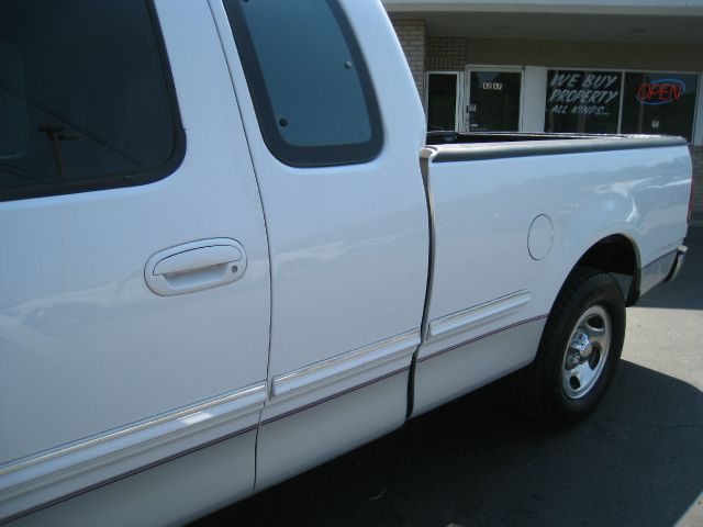 Ford F150 Platinum Edition Extended Cab Pickup