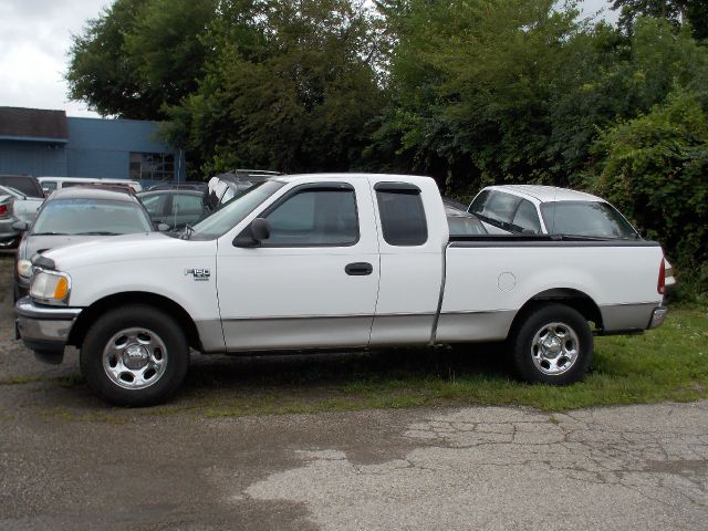 Ford F150 LT Z-71 Crew Cab 4x4 Pickup Truck