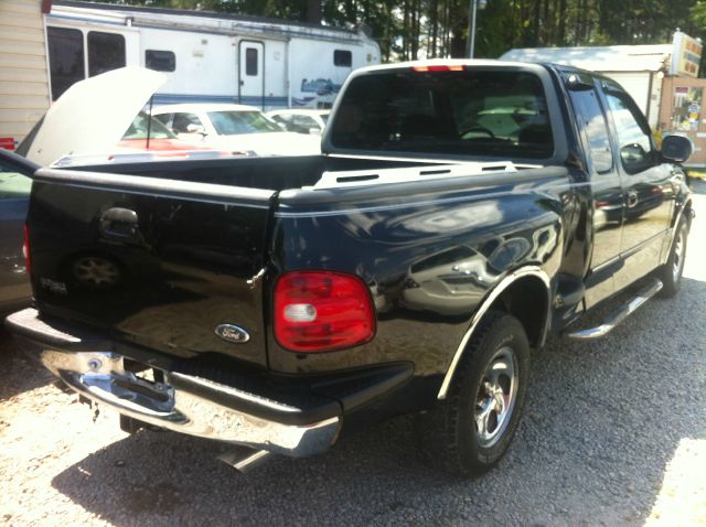 Ford F150 SLE 5.3L V8 4WD 9 Passenger ABS TC Pickup Truck