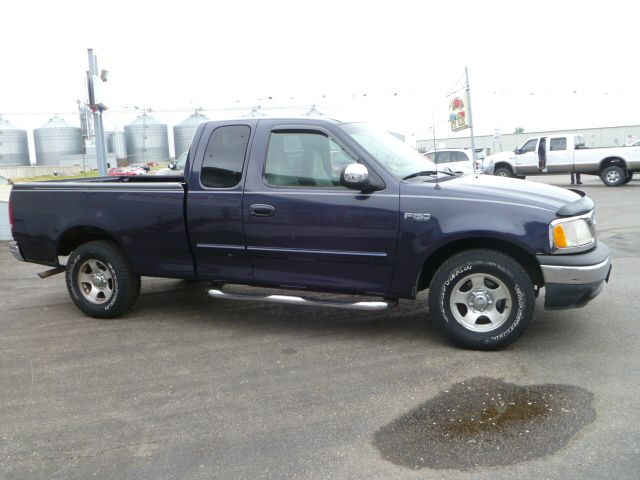 Ford F150 LT Z-71 Crew Cab 4x4 Pickup Truck