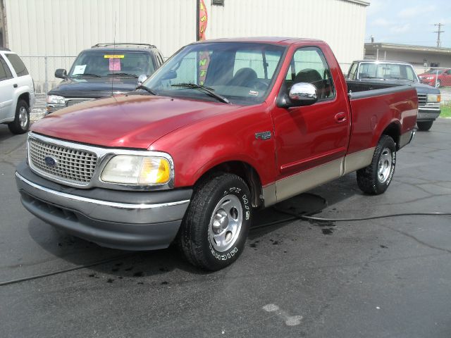 Ford F150 103 WB XLT Pickup Truck