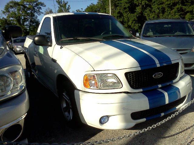 Ford F150 LT Crew Cab Pickup Truck