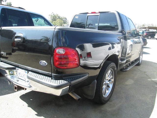 Ford F150 SLE 5.3L V8 4WD 9 Passenger ABS TC Pickup Truck