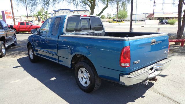 Ford F150 LT Z-71 Crew Cab 4x4 Pickup Truck