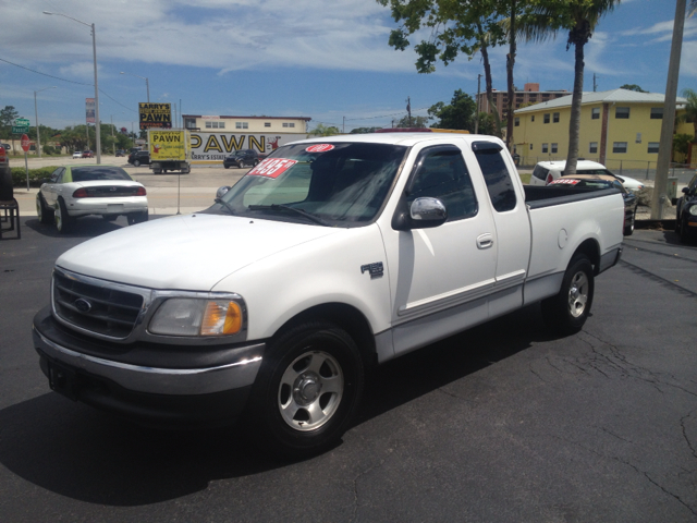 Ford F150 LT Z-71 Crew Cab 4x4 Pickup Truck