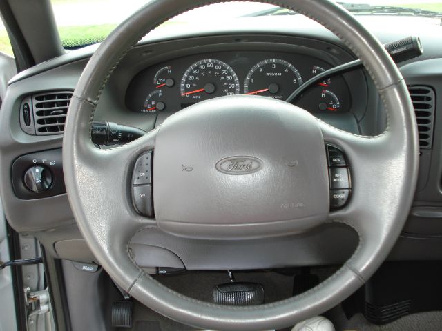 Ford F150 2001 photo 2