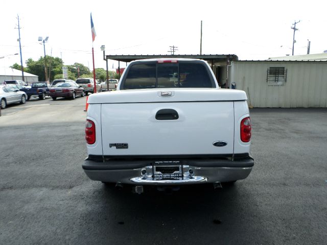 Ford F150 Club Cab 131 WB Pickup Truck