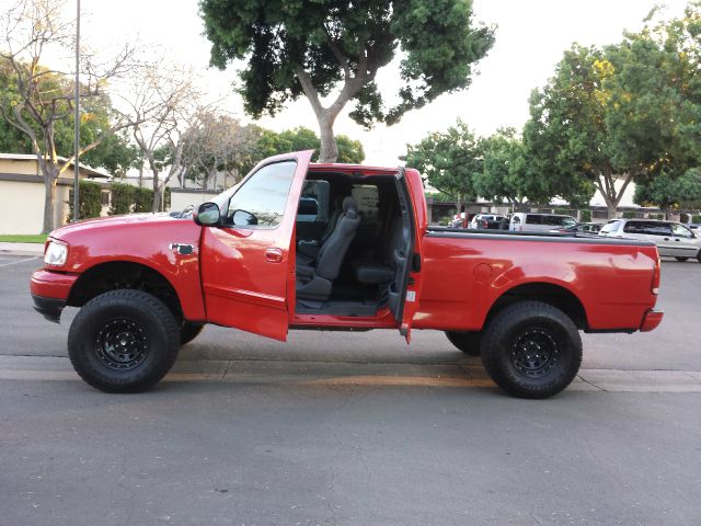 Ford F150 LT Z-71 Crew Cab 4x4 Pickup Truck