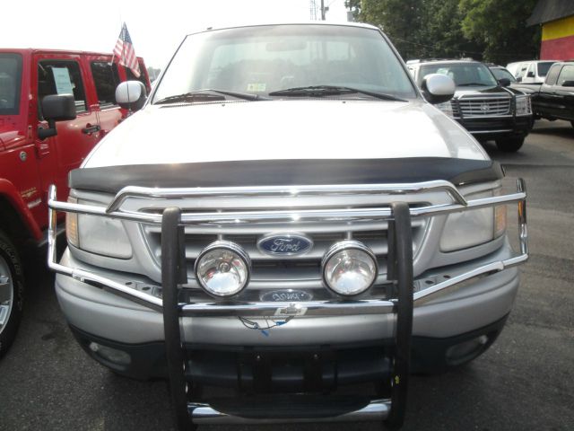 Ford F150 2001 photo 2