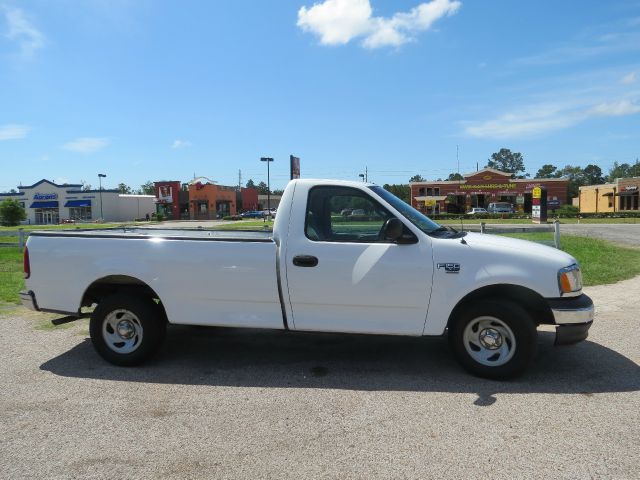 Ford F150 Low Miles Great Gas Milage Pickup Truck