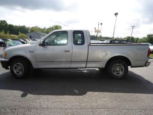 Ford F150 SLE- 4X4 Pickup Truck