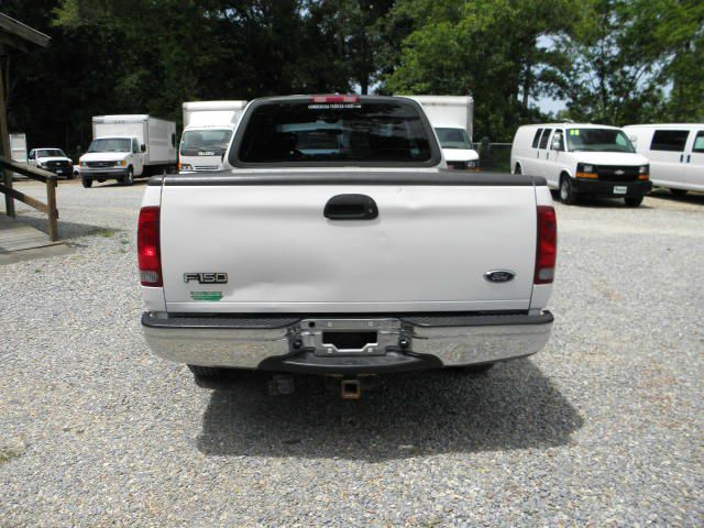 Ford F150 SLE- 4X4 Pickup Truck