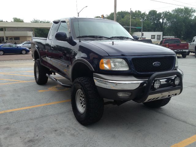 Ford F150 LT Crew Cab Pickup Truck