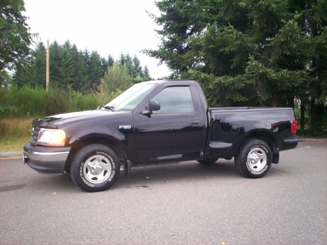 Ford F150 LE Model Pickup Truck