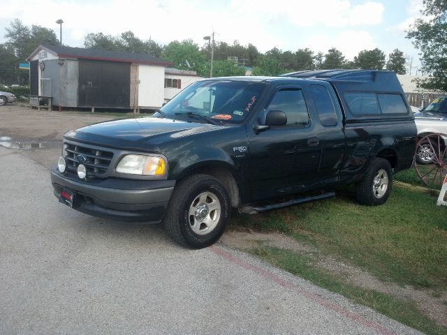 Ford F150 SLE- 4X4 Pickup Truck