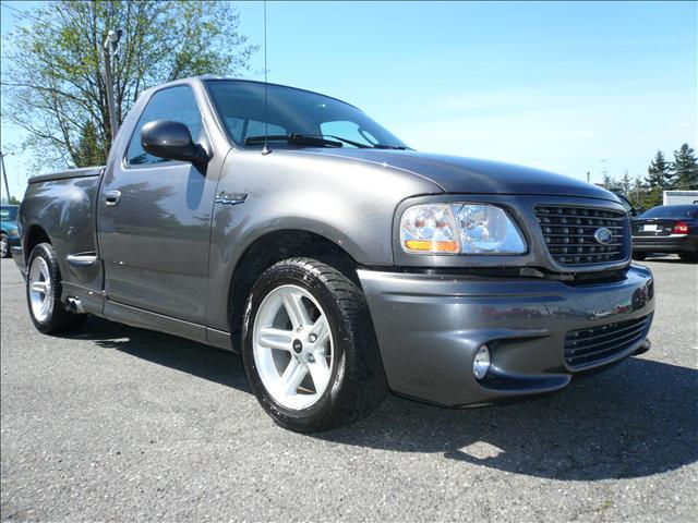 Ford F150 LT Crew Cab Pickup