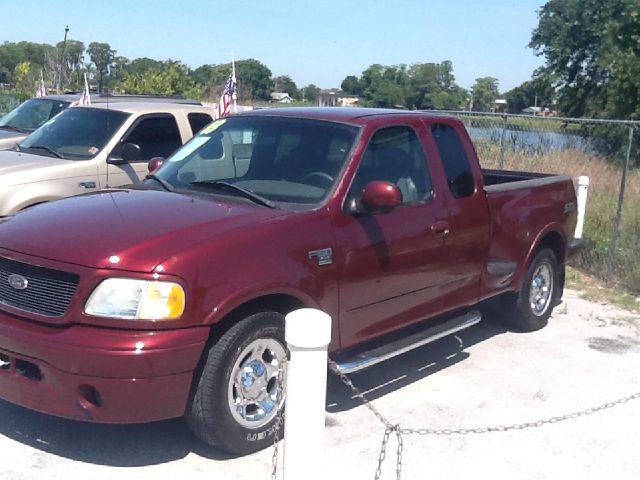 Ford F150 SLE 5.3L V8 4WD 9 Passenger ABS TC Pickup Truck